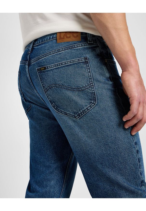 Lee - LEE MĘSKIE SPODNIE JEANSOWE WEST BLUE ABYSS 112355827 L70W008561