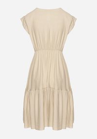 Born2be - Beżowa Wiskozowa Sukienka o Rozkloszowanym Kroju Lizena. Okazja: na co dzień, na imprezę. Kolor: beżowy. Materiał: wiskoza. Sezon: wiosna, lato. Styl: casual, klasyczny #2