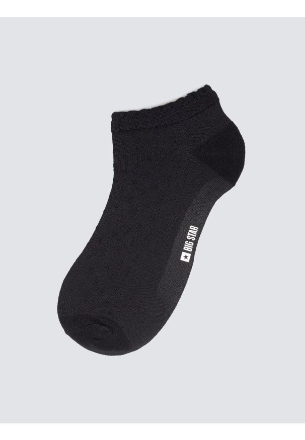 Big-Star - Stopki damskie z ozdobną falbanką z wiskozy czarne Casandra 906. Kolor: czarny. Materiał: wiskoza. Wzór: ze splotem, ażurowy