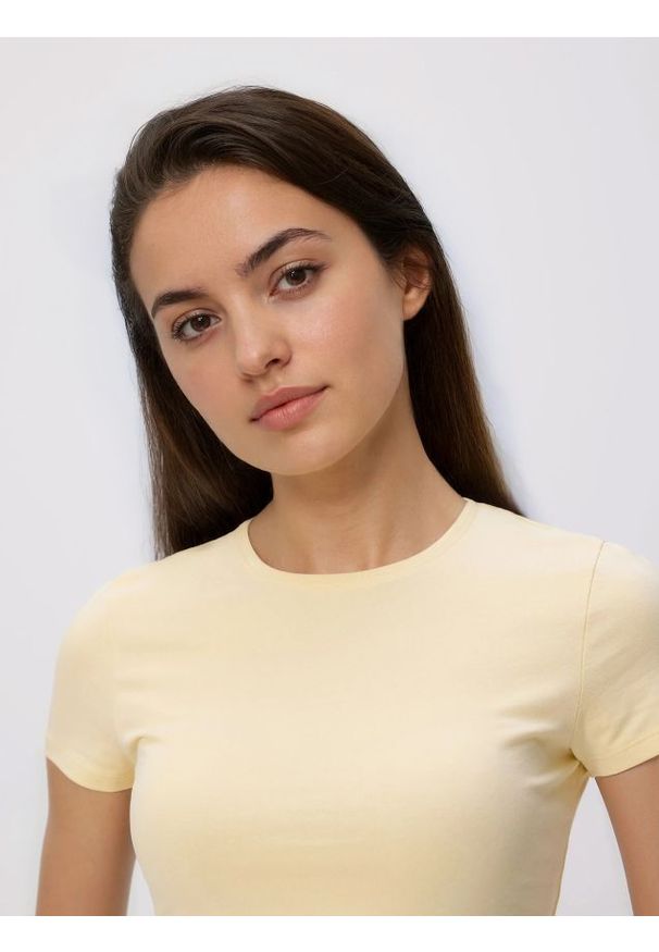 Reserved - T-shirt slim fit - jasnożółty. Kolor: żółty. Materiał: dzianina, bawełna