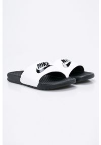 Nike Sportswear - Klapki Benassi Just Do It. Kolor: biały. Materiał: syntetyk, materiał. Wzór: gładki. Obcas: na obcasie. Wysokość obcasa: średni #4