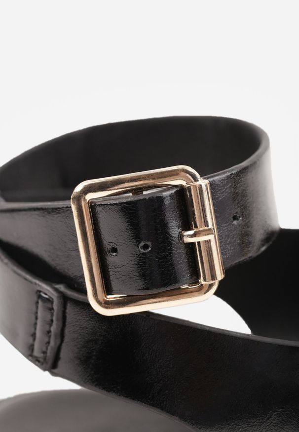 Born2be - Czarne Sandały Typu Japonki z Metaliczną Ozdobą Meledra. Okazja: na co dzień. Zapięcie: pasek. Kolor: czarny. Materiał: jeans. Wzór: aplikacja. Sezon: lato. Styl: casual, klasyczny, elegancki