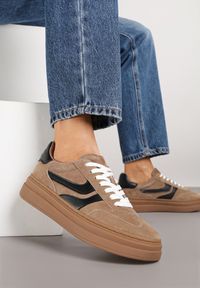 Born2be - Brązowe Sneakersy Zamszowe w Stylu Tenisówek z Geometrycznym Wzorem Naliane. Okazja: na co dzień. Kolor: brązowy. Materiał: zamsz. Wzór: geometria