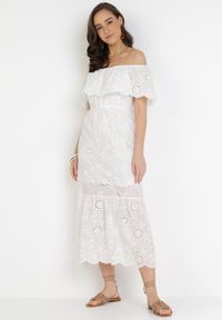 Born2be - Biała Sukienka Pisiliphis. Kolor: biały. Materiał: bawełna. Wzór: haft, aplikacja, kwiaty. Typ sukienki: rozkloszowane. Długość: midi