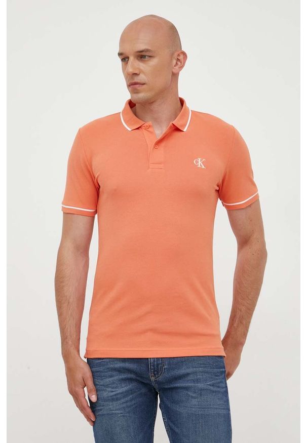 Calvin Klein Jeans polo męski kolor pomarańczowy gładki. Typ kołnierza: polo. Kolor: pomarańczowy. Długość: krótkie. Wzór: gładki