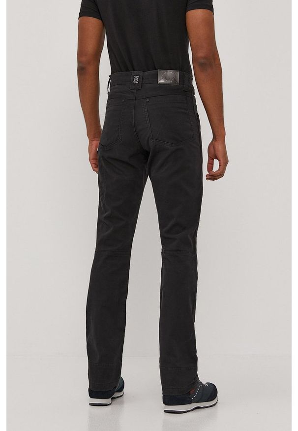 Wrangler - Spodnie ATG. Kolor: czarny. Materiał: materiał, tkanina. Wzór: gładki