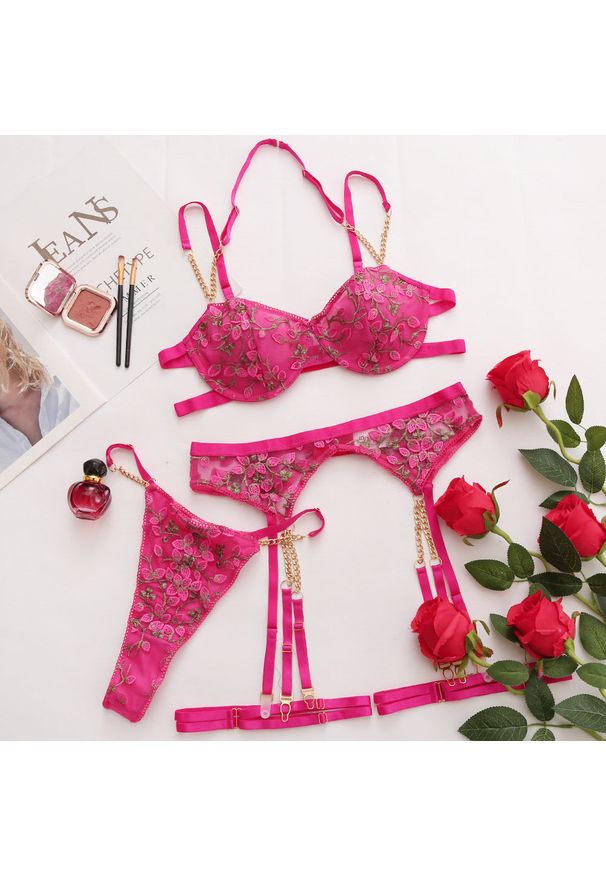 Intica - Zestaw bielizny haftowanej z łańcuszkiem Fulga. Kolor: różowy. Materiał: materiał. Wzór: haft