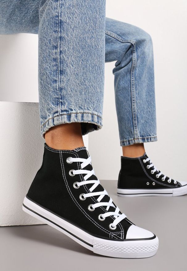 Born2be - Czarne Trampki Aqiafa. Nosek buta: okrągły. Kolor: czarny. Materiał: guma, materiał. Szerokość cholewki: normalna. Wzór: gładki. Obcas: na płaskiej podeszwie