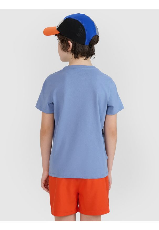 4f - 4F T-shirt regular z nadrukiem chłopięcy - granatowy 146 (10-11 lat). Okazja: na co dzień. Kolor: niebieski. Materiał: bawełna, jersey, dzianina. Długość rękawa: krótki rękaw. Długość: krótkie. Wzór: nadruk. Sezon: lato. Styl: sportowy, klasyczny, casual