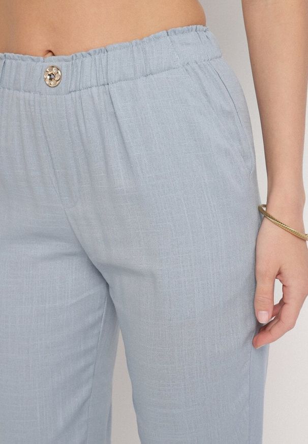 Born2be - Niebieskie Spodnie z Lnem o Klasycznym Kroju z Gumką w Talii Filarse. Okazja: na co dzień. Kolor: niebieski. Materiał: len. Sezon: wiosna, lato. Styl: klasyczny