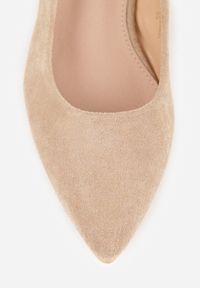 Renee - Ciemnobeżowe Czółenka na Słupku Vices z Wkładką ze Skóry Naturalnej Anniriel. Okazja: na spotkanie biznesowe, do pracy. Kolor: beżowy. Materiał: skóra. Obcas: na słupku. Styl: biznesowy, klasyczny, wizytowy. Wysokość obcasa: średni #4