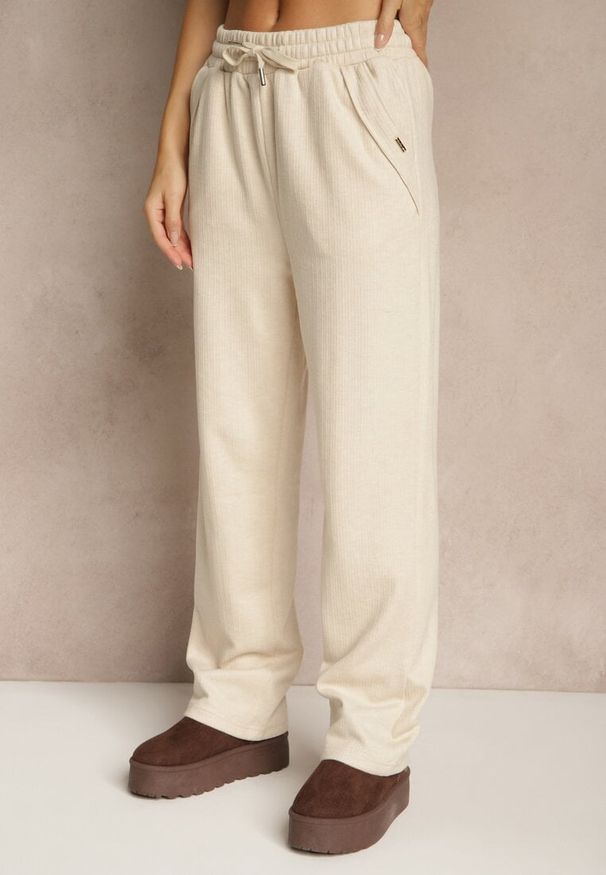 Renee - Jasnobeżowe Spodnie High Waist z Gumką i Troczkami w Pasie Rallena. Okazja: na co dzień. Stan: podwyższony. Kolor: beżowy. Styl: casual