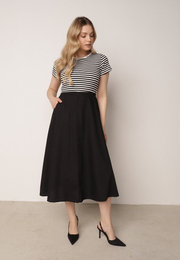 Born2be - Czarno-Biała Rozkloszowana Sukienka z Bawełny z Górą w Paski Aethephaia. Okazja: na co dzień. Kolor: czarny. Materiał: bawełna. Wzór: paski. Sezon: lato. Typ sukienki: proste, rozkloszowane. Styl: klasyczny, casual