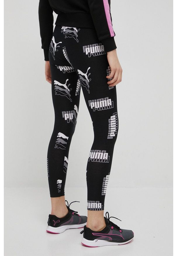 Puma legginsy 847122 damskie kolor czarny z nadrukiem. Stan: podwyższony. Kolor: czarny. Materiał: dzianina. Wzór: nadruk