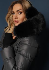 Renee - Szara Pikowana Kurtka o Długim Kroju z Odpinanym Kołnierzem z Futerka Neathora. Okazja: na co dzień. Kolor: szary. Materiał: futro. Długość: długie. Styl: casual, elegancki, wizytowy #3