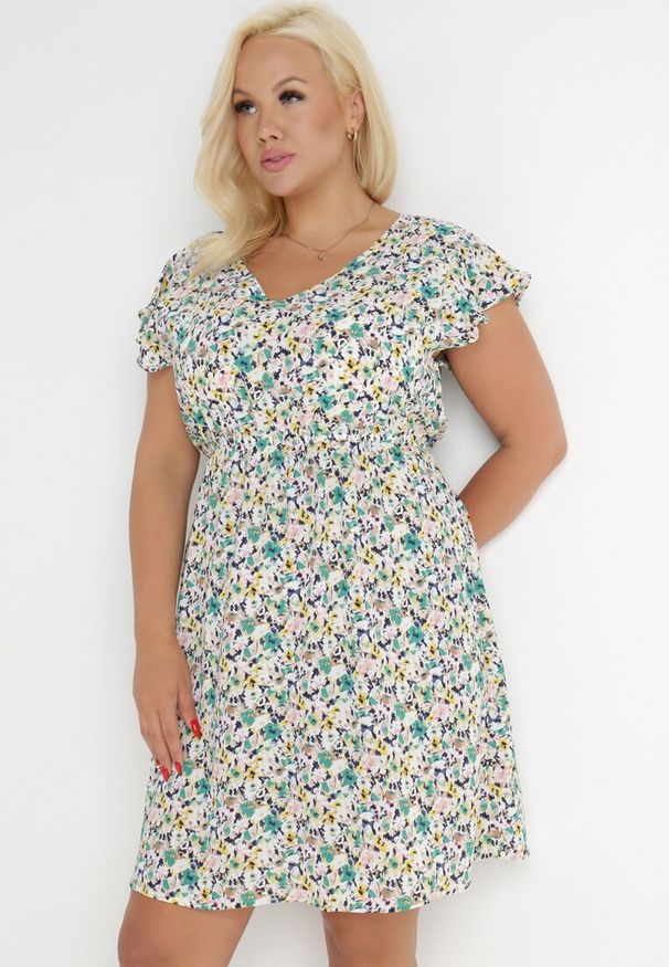 Born2be - Zielona Sukienka Devreria. Kolekcja: plus size. Kolor: zielony. Długość rękawa: krótki rękaw. Wzór: kolorowy, kwiaty. Sezon: lato. Typ sukienki: dla puszystych. Długość: midi