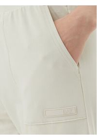 EA7 Emporio Armani Spodnie dresowe 7W000480 AF13135 U1112 Beżowy Regular Fit. Kolor: beżowy. Materiał: bawełna #3