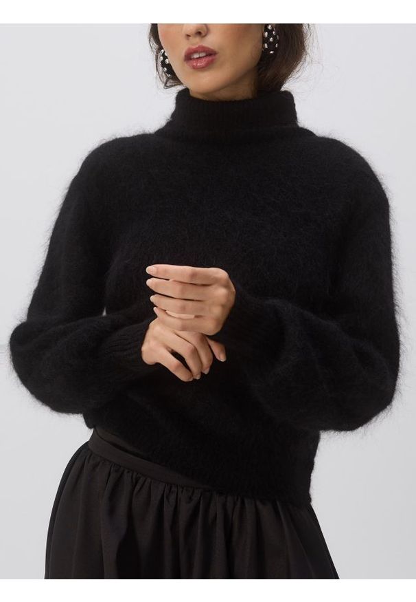 Reserved - Sweter z moherem - czarny. Kolor: czarny. Materiał: moher