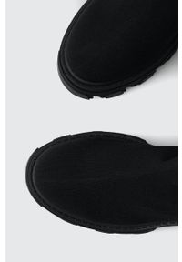 Aldo kozaki Dyno damskie kolor czarny na słupku 13620972Dyno. Nosek buta: okrągły. Kolor: czarny. Szerokość cholewki: normalna. Obcas: na słupku. Wysokość obcasa: średni #2