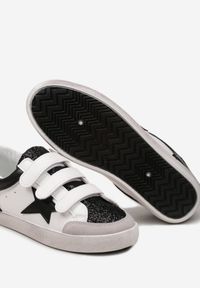 Renee - Czarno-Białe Sneakersy Ozdobione Brokatem z Rzepami Dolanda. Nosek buta: okrągły. Zapięcie: rzepy. Kolor: czarny. Materiał: materiał. Wzór: aplikacja. Obcas: na obcasie. Wysokość obcasa: niski #4