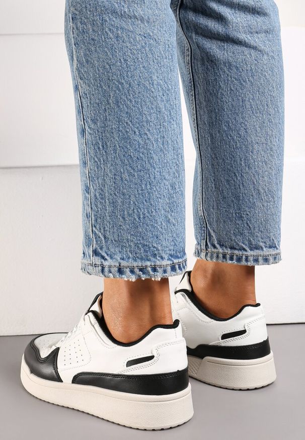 Renee - Czarno-Białe Sznurowane Sneakersy z Ekoskóry na Grubej Podeszwie z Ozdobnymi Łatkami Anaviria. Kolor: czarny. Materiał: jeans