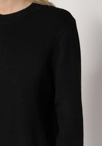 Born2be - Czarny Casualowy Sweter z Wełną i Bawełną Nedalla. Okazja: na co dzień. Kolor: czarny. Materiał: wełna, bawełna. Długość rękawa: długi rękaw. Długość: długie. Styl: casual #3