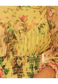 HEMANT & NANDITA - Żółta sukienka z nadrukiem kwiatowym. Okazja: na imprezę. Kolor: żółty. Materiał: materiał. Długość rękawa: długi rękaw. Wzór: kwiaty, nadruk. Sezon: lato. Długość: mini #2