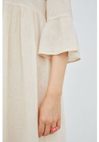 JDY sukienka bawełniana kolor beżowy mini rozkloszowana. Kolor: beżowy. Materiał: bawełna. Typ sukienki: rozkloszowane. Długość: mini