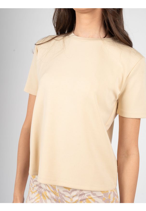 Patrizia Pepe T-shirt | 8M1501/J062 | Kobieta | Beżowy. Okazja: na co dzień. Kolor: beżowy. Materiał: poliester, elastan. Wzór: napisy. Styl: casual