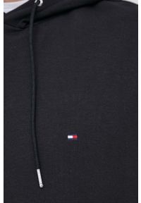 TOMMY HILFIGER - Tommy Hilfiger bluza męska kolor czarny z kapturem gładka. Typ kołnierza: kaptur. Kolor: czarny. Materiał: bawełna, materiał. Długość rękawa: długi rękaw. Długość: długie. Wzór: gładki #3
