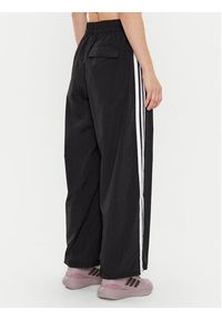 Adidas - adidas Spodnie dresowe Essentials 3-Stripes JE1306 Czarny Loose Fit. Kolor: czarny. Materiał: syntetyk #5