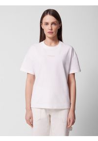 outhorn - T-shirt o kroju boxy z nadrukiem damski - złamana biel. Materiał: materiał, bawełna, dzianina. Wzór: nadruk #9