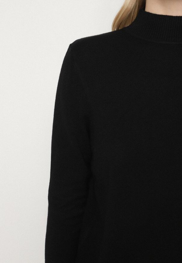 Born2be - Czarny Gładki Sweter z Półgolfem w Stylu Casual Unallia. Okazja: na co dzień. Kolor: czarny. Materiał: jeans. Długość rękawa: długi rękaw. Długość: długie. Wzór: gładki. Styl: casual