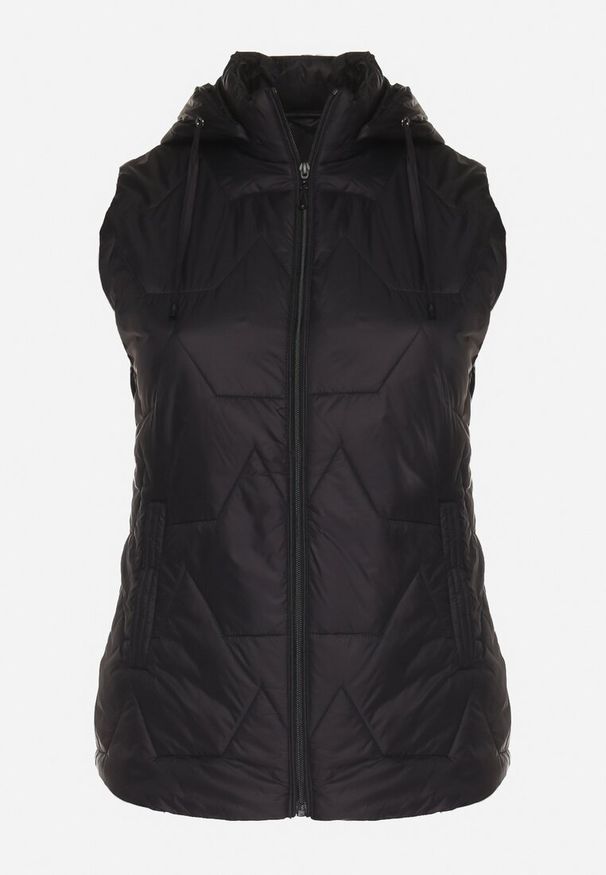 Born2be - Czarna Kamizelka z Pikowanymi Przeszyciami i Odpinanym Kapturem Delastris. Okazja: na co dzień, na spacer. Kolekcja: plus size. Kolor: czarny. Materiał: jeans. Styl: casual, elegancki