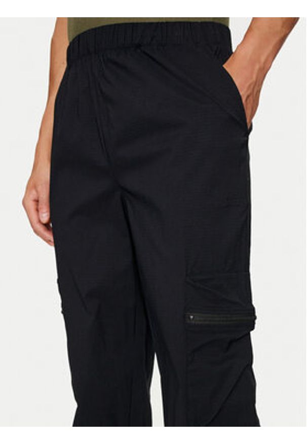 Rains Spodnie materiałowe Tomar Pants Regular 19300 Czarny Regular Fit. Kolor: czarny. Materiał: syntetyk