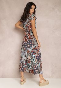Renee - Niebieska Sukienka Hesena. Typ kołnierza: dekolt kopertowy. Kolor: niebieski. Wzór: paisley. Typ sukienki: kopertowe. Materiał: materiał. Długość rękawa: bez rękawów. Sezon: lato, wiosna. Styl: boho. Długość: midi #4