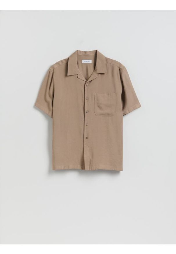 Reserved - Koszula boxy fit z krótkim rękawem - beżowy. Kolor: beżowy. Materiał: wiskoza. Długość rękawa: krótki rękaw. Długość: krótkie