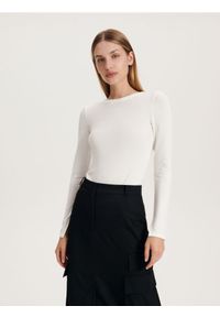 Reserved - Longsleeve slim fit - złamana biel. Materiał: dzianina, wiskoza. Długość rękawa: długi rękaw #1