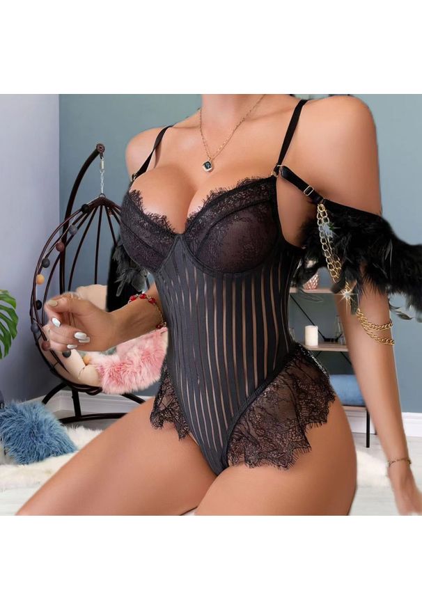 Intica - Body koronkowe z łańcuszkami i piórkami na romantyczne wieczory Matthildur. Kolor: czarny. Materiał: koronka. Wzór: koronka