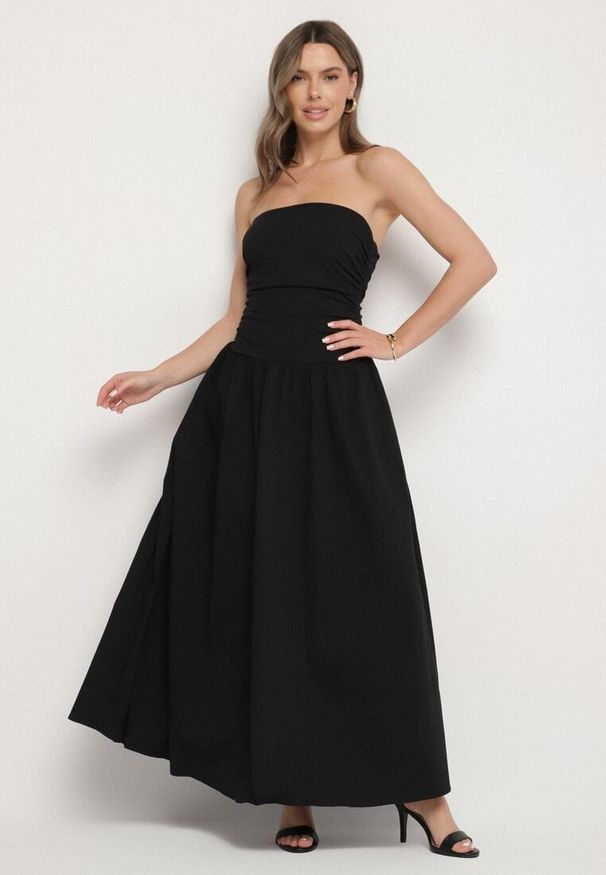 Born2be - Czarna Sukienka z Bawełny Typu Bodycon Filarose. Okazja: na randkę, na imprezę, na co dzień. Kolor: czarny. Materiał: bawełna. Typ sukienki: bodycon. Styl: klasyczny, casual, elegancki