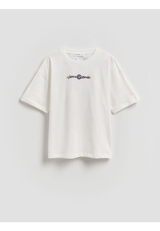 Reserved - T-shirt z nadrukiem - złamana biel. Materiał: dzianina, bawełna. Wzór: nadruk