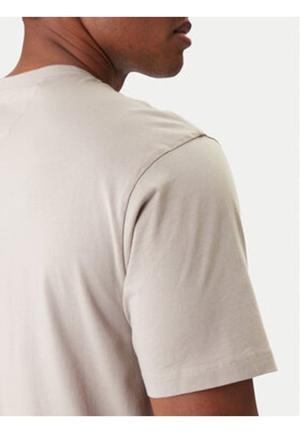 C.P. Company T-Shirt 20CMTS723A005100W Beżowy Regular Fit. Kolor: beżowy. Materiał: bawełna