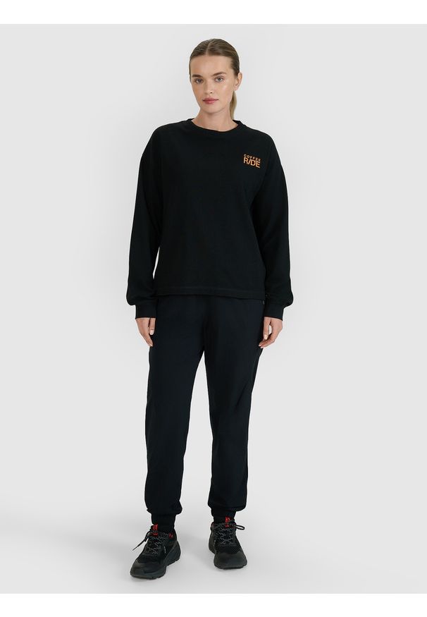 4f - 4F Longsleeve oversize z nadrukiem damski - czarny M. Okazja: na co dzień. Kolor: czarny. Materiał: dzianina, bawełna, włókno, poliester, materiał. Długość rękawa: długi rękaw. Długość: długie. Wzór: nadruk. Styl: klasyczny, elegancki, sportowy, casual