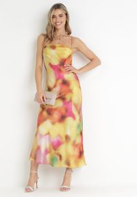 Born2be - Żółta Sukienka Fymias. Kolor: żółty. Materiał: satyna. Długość rękawa: na ramiączkach. Wzór: nadruk. Styl: klasyczny. Długość: maxi #6