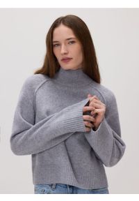 Reserved - Wełniany sweter z golfem - jasnoszary. Typ kołnierza: golf. Kolor: szary. Materiał: wełna