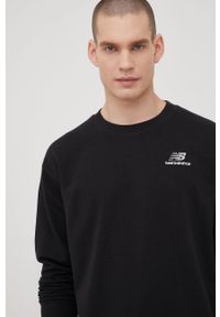 New Balance bluza UT21501BK męska kolor czarny z aplikacją. Kolor: czarny. Materiał: bawełna. Wzór: aplikacja