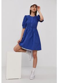 Pieces - Sukienka. Kolor: niebieski. Materiał: tkanina. Długość rękawa: krótki rękaw. Wzór: gładki. Typ sukienki: rozkloszowane #1
