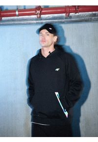 4f - 4F Bluza dresowa regular z kapturem męska - czarna XL. Okazja: na co dzień. Typ kołnierza: kaptur. Kolor: czarny. Materiał: dresówka. Długość rękawa: raglanowy rękaw. Styl: casual #1