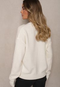 Renee - Biały Rozpinany Kardigan Ozdobiony Sercem Miathia. Okazja: na co dzień. Typ kołnierza: dekolt w kształcie V. Kolor: biały. Materiał: jeans. Wzór: aplikacja. Styl: casual, elegancki #3