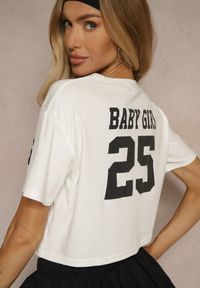 Renee - Biały Krótki T-shirt z Bawełny o Kroju Oversize Zarvela. Okazja: na co dzień. Kolor: biały. Materiał: bawełna. Długość: krótkie. Wzór: aplikacja. Styl: sportowy, elegancki, casual #5